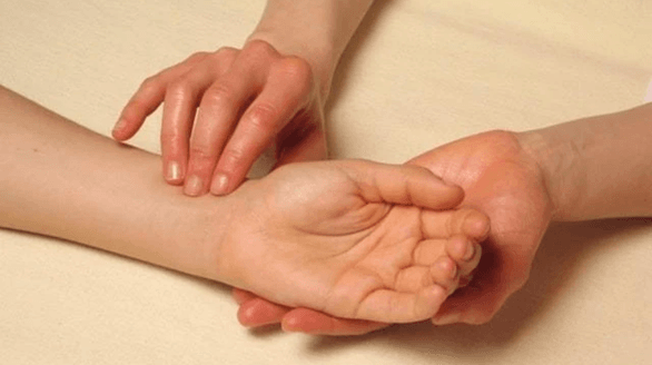 Best Ayurvedic Clinic in Kanpur offering Nadi Pariksha